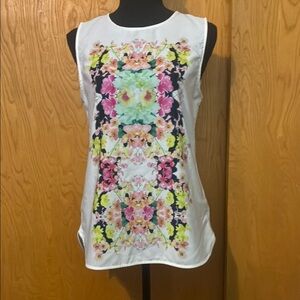 🎉SALE🎉$10 or 3 for $20🎊 H&M White and Pink Graphic Sleeveless Tank Top